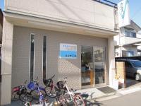 石才駅の裏の静かな住宅街。学校帰りに来る人も多いです。