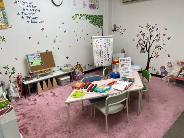 乳幼児対応教室です。<br />
好奇心くすぐる教具をたくさんご用意！