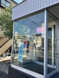 入口はこちらです　駐輪すぺーすも完備しております