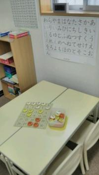 幼児さん専用のいす・机をご用意しております。