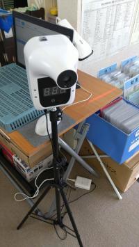 手洗い・マスク・検温チェックをした後に、再度、入室検温しています。