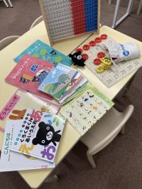 かわいく楽しい教具で発達を促し、無理なく学習へと導きます