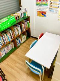 待合室です。学習終わりに教室の本を読むことができます。