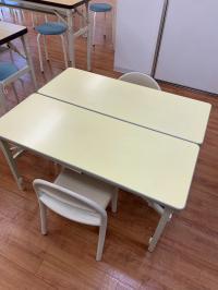 幼児さん用お席でお話します。プレイマットも敷いて元気なお子さまも安心♪