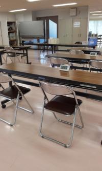 教室内、広くてきれいです
