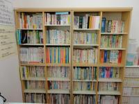 小さなお子様向けの絵本もたくさん揃っています。