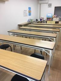 教室をリフォームし、机も増設いたしました！