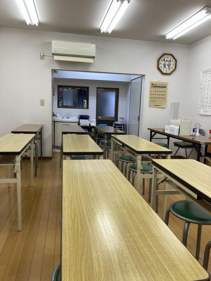 教室は明るく、静かな環境で学習していただけます。