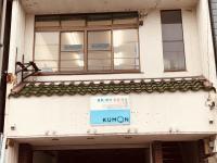 教室は、2階です。<br />
1階に自動車やベビーカーがとめられます。