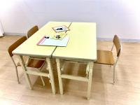 小さなお子様でも、安心して座れる、低い机と椅子で、Baby Kumonタイム🩷