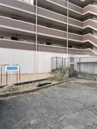 送迎用の駐車場があります。<br />
お車でもラクラクです。<br />