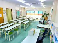 ２歳から学習できるように、机は年齢に合わせて３段階の高さになっています。