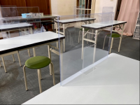 感染予防策として、全ての席にパーテーションを設けています。