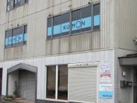 教室は2階です。送迎用の駐車場、駐輪場もあります。