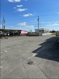 こちらの駐車場をご利用ください。