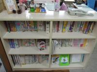 入口ではたくさんの本たちがお出迎えさせていただきます♪