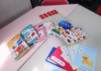 このテーブルで待っています。語彙が増えると、親子のコミュニケーションが楽しいです