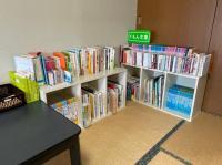 子どもたちに大人気のくもん文庫！絵本や図鑑など気軽に手に取り見ていただけます。