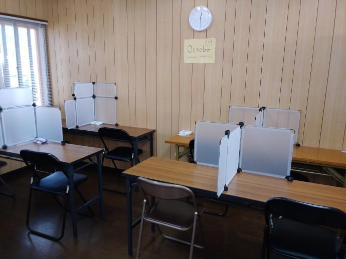 中高生の席です。<br />
学校のテスト期間は、テスト勉強を頑張る生徒さんも多いです。