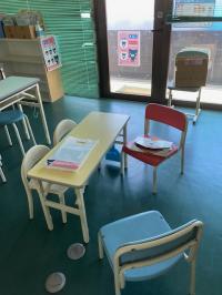 ０・１・２歳のお子様はベビークモン！<br />
幼児のお子様用の机を準備しています。<br />
