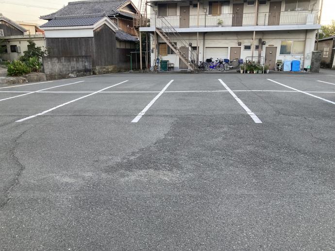 教室前の駐車場をご利用いただけます。