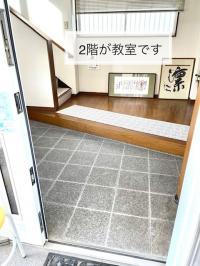 教室入り口です。ベビーカーを置いていただけます。