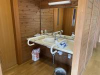 玄関すぐに洗面台があります。