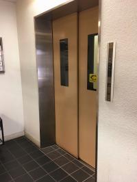 エレベーターがあります。ベビーカーでご入室いただけます。