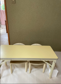 低い机・イスで小さなお子さまも安全に学習できます。