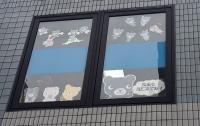 窓のくろくまくんが目印です。