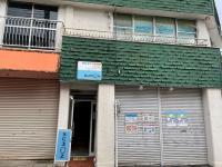 階段を上がった２階が教室です。<br />
ベビーカーでお越しの際はサポートいたします。