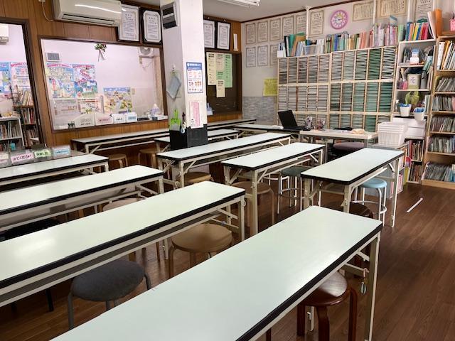 小学生から高校生までが集中して学習できる教室です。