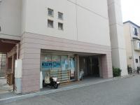 東須磨駅南口、西に歩いて３分。ケーキ屋さんを過ぎてすぐです。