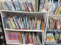 読書能力を育むことで子どもの地頭を良くします。教室図書は貸し出し自由です!!
