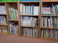 たくさんの絵本を用意しております。