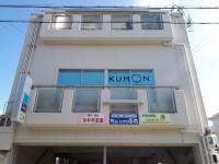 洲本高校の目の前に教室があります。