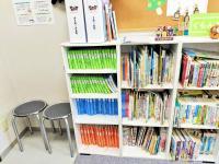 ★待合スペース★<br />
先に学習する教材を見たり、本を読むことができます