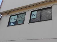 教室は2Fです。