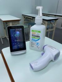 入室時の手指消毒、検温、二酸化炭素計測器設置