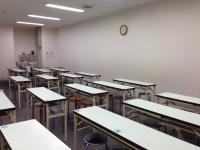 明るく広々とした教室です。