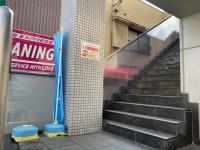 教室は2階になります。ベビーカーはここに置いていただけます。