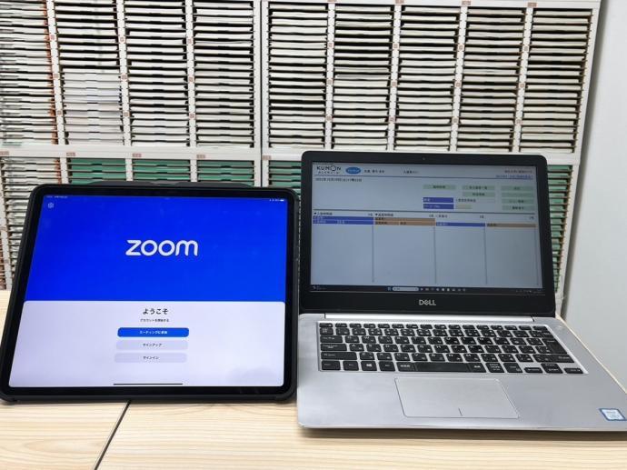 教室時間中、Zoomでのオンライン学習に対応。入退室管理でメール送信も。