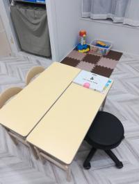 お子様の体格にあった机イスでお待ちしています!