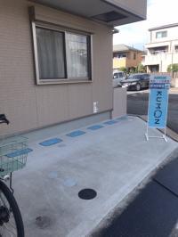 教室専用の駐車スペースがあります。事前にご連絡いただければ、お車も駐車できます。