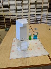 感染防止対策のため、皆さんに教室の入口で手指消毒をしていただいています。