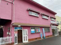 教室左隣が駐輪場です。教室前にはコインパーキンがあります。