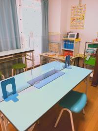 幼児・低学年専用の席があり、姿勢よく学習を進められます。