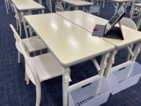 小さなお子さまでも安心の机と椅子をご用意しています。