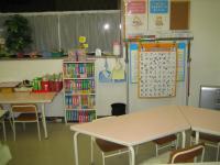 幼児コーナー。インプット教具をたくさんそろえています。