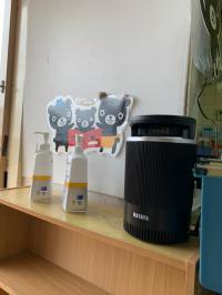 入口で手指消毒をしてから入室します。